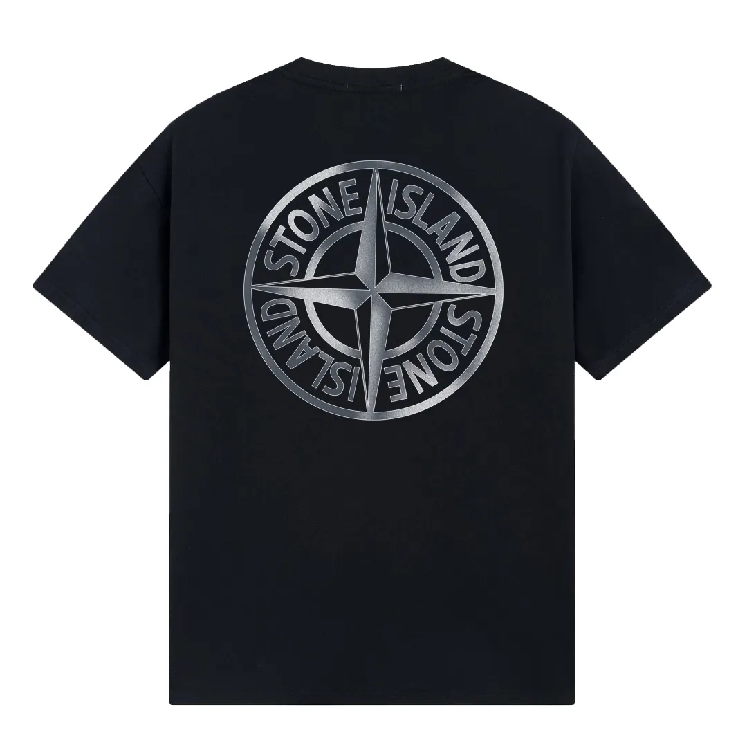 W602#P110💰 2025🆕 Stone lsland/Stone Island gradient compass printed short-sleeved T-shirt ⚠️[Original creation with high control of details] -Made of 260g combed cotton double yarn, soft and comfortable to the touch, sweat-absorbent and breathable. -Simple basic and versatile style, original quality, the first choice for couples. -Made in a large factory, four needles and five threads on the shoulder, neatly routed, high quality workmanship. -Same style for men and women. Very versatile, one piece for everyone, details are clearly visible. Color: black and white black blue white Size: M L